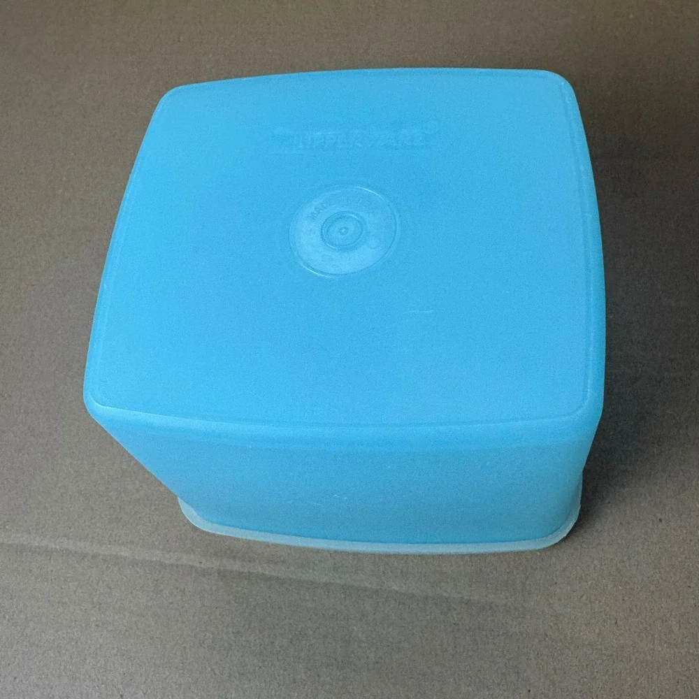 Tupperware Seal 310 7 Light‎ Blue Square Food Storage Container with Lid Vintage